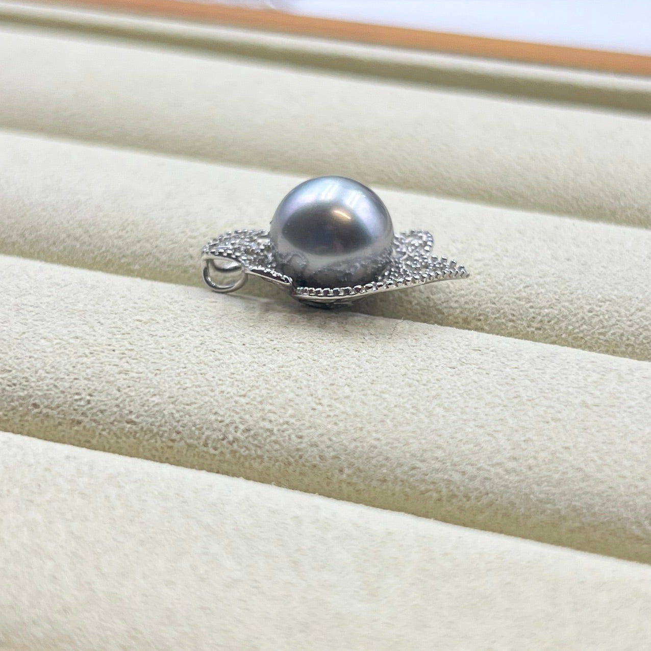 9.8mm black tahitian pearl necklace