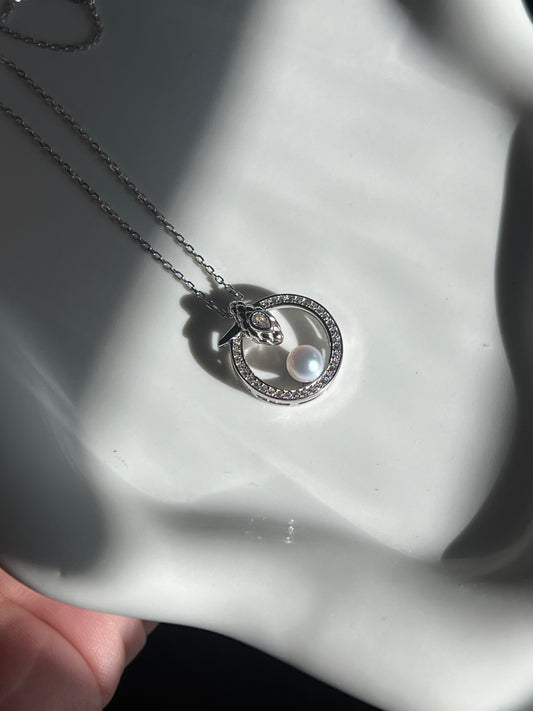 Unique Snake circle design with white freshwater pearl necklace s925