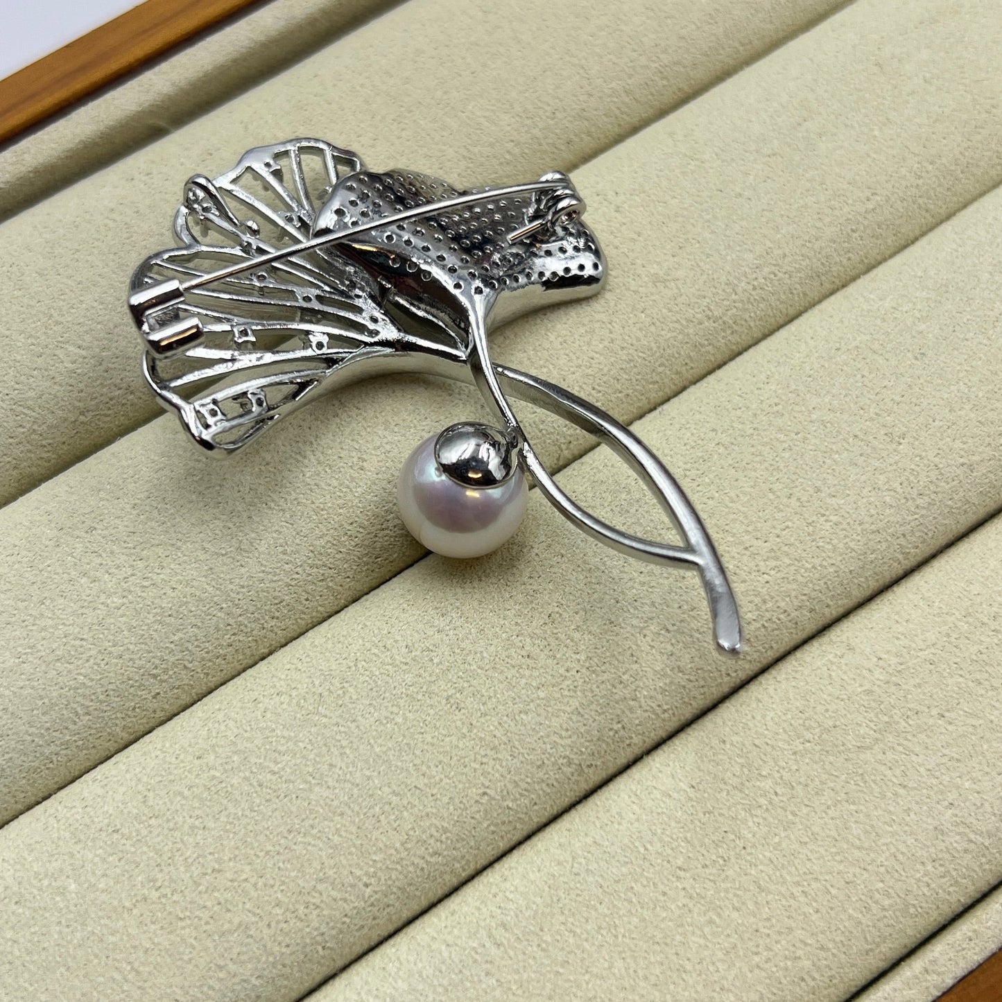 Ginkgo leaves Pearl Brooch