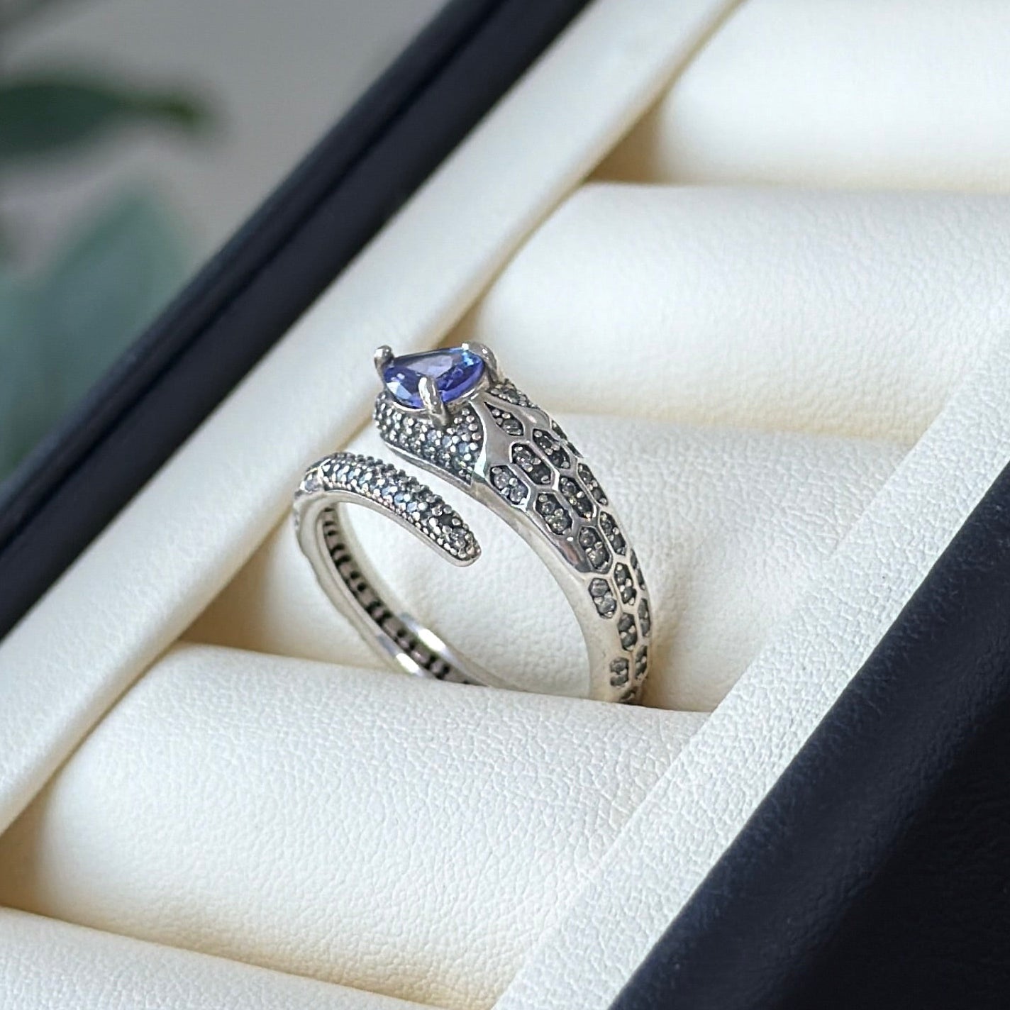 Snake Cornflower Blue Sapphire ring s925