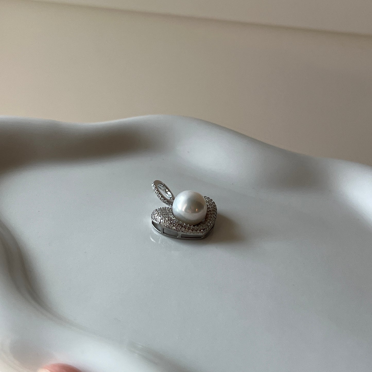 Freshwater pearl heart pendant with universal closure s925 pendant only