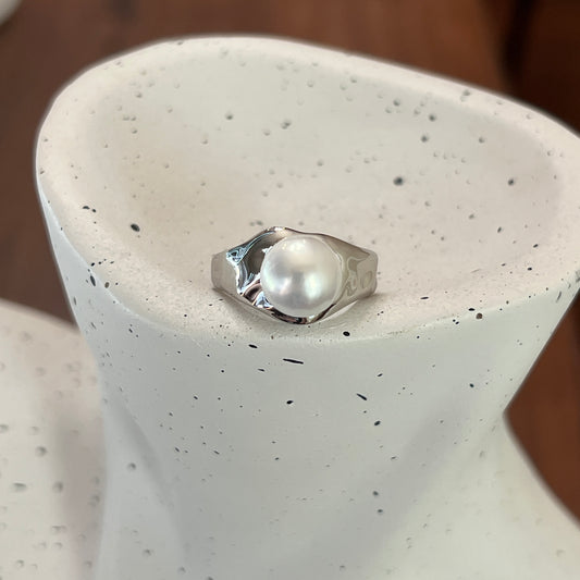Modern simple 9-10mm Freshwater Edison pearl ring