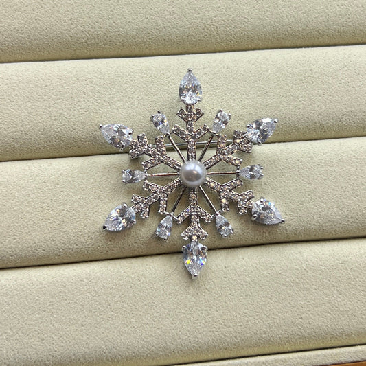 Snowflake Brooch Madama Akoya Pearl