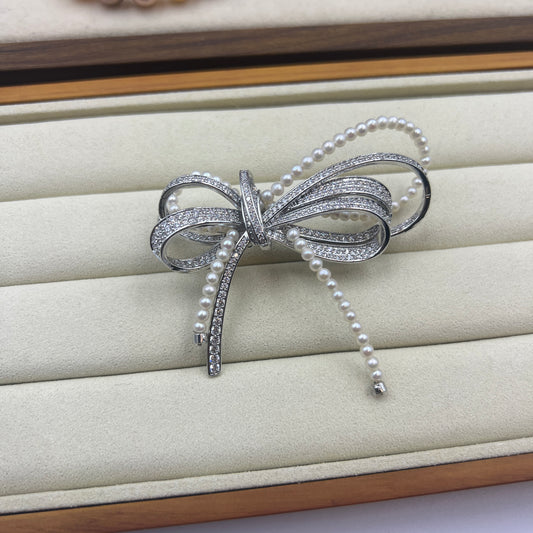Bowtie Handmade pearl brooch luxury dainty