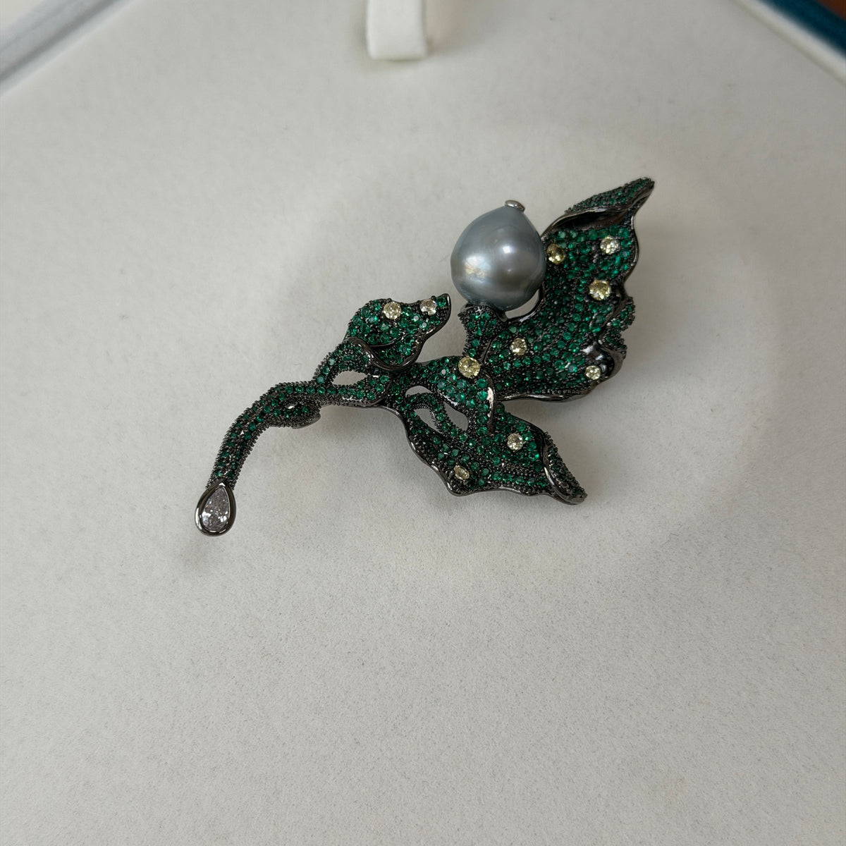 Gray black Tahitian pearl green flower brooch alloy