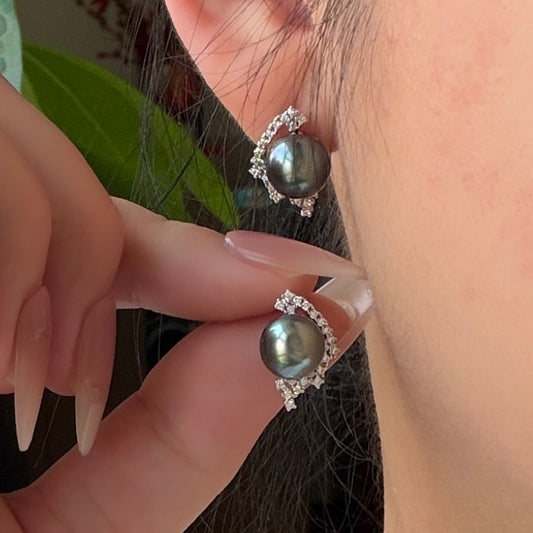 Delicate 9.1mm Black tahitian pearl Earring studs s925