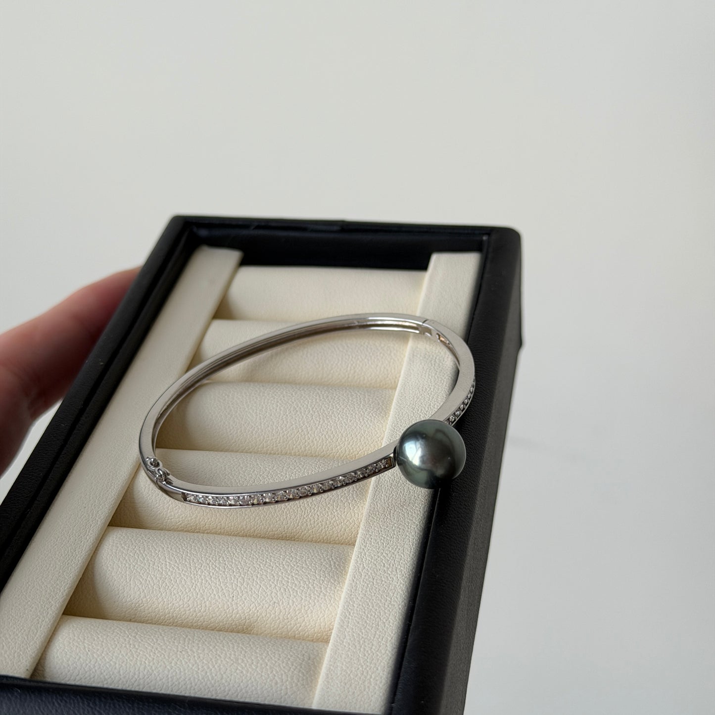 Final sale 10.8mm Black Tahitian Pearl Oval bangle s925