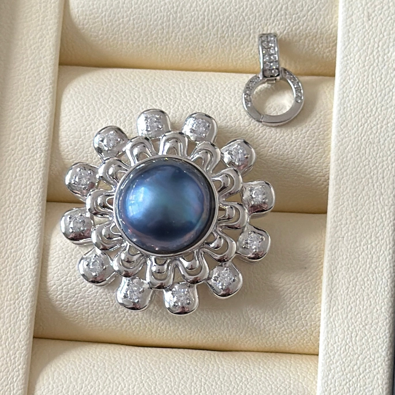 Ocean blue color Seawater Mabe Flower style s925 Pendant Hongkong made Detachable attachment included Mabe size 13mm