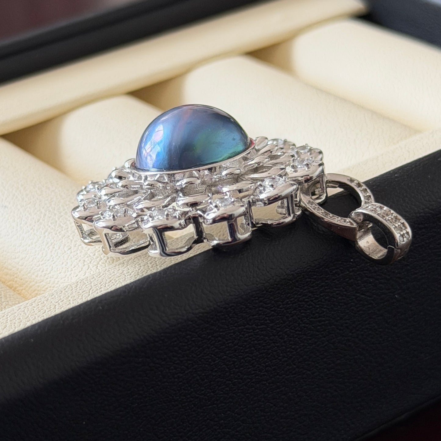 Ocean blue color Seawater Mabe Flower style s925 Pendant Hongkong made Detachable attachment included Mabe size 13mm