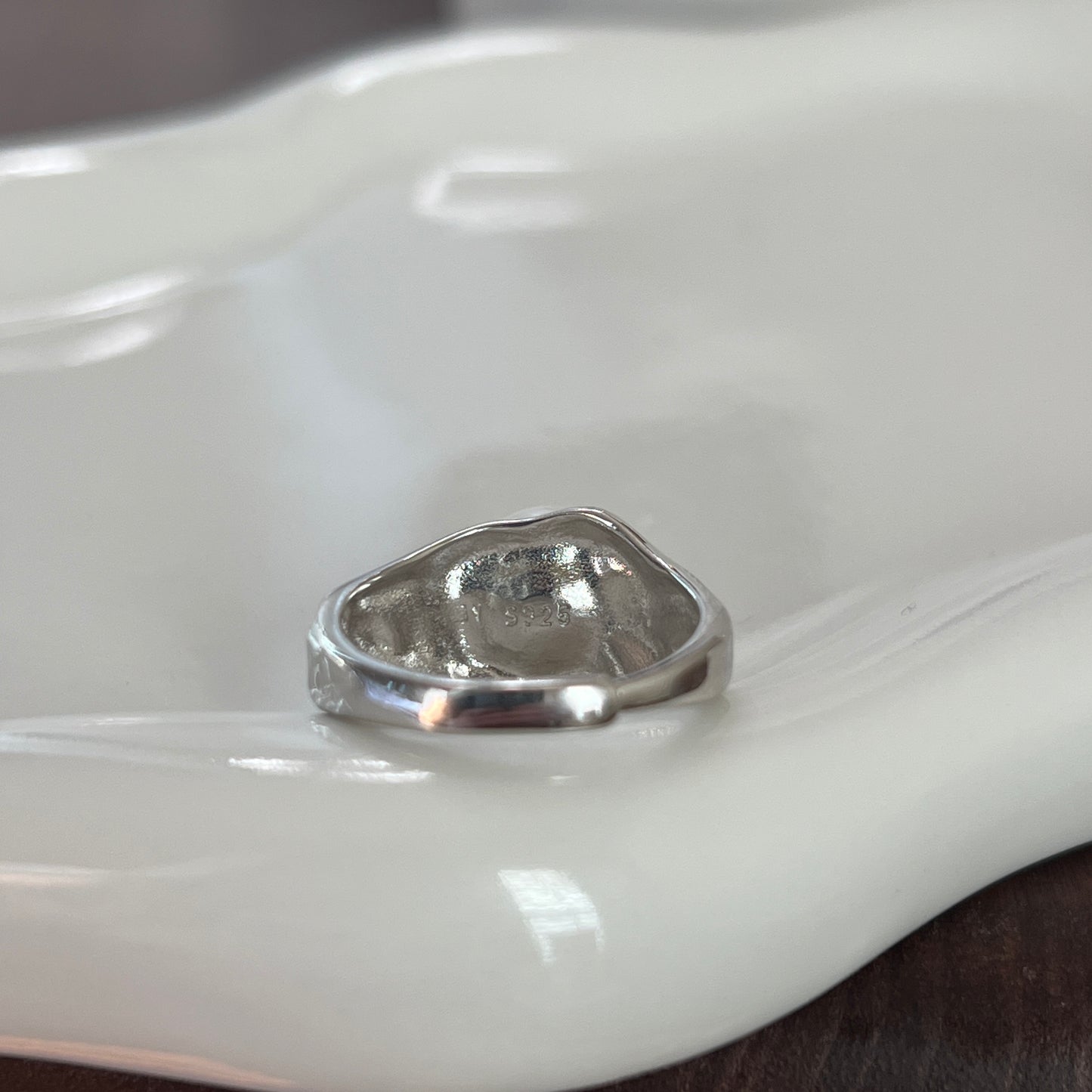 Modern simple 9-10mm Freshwater Edison pearl ring