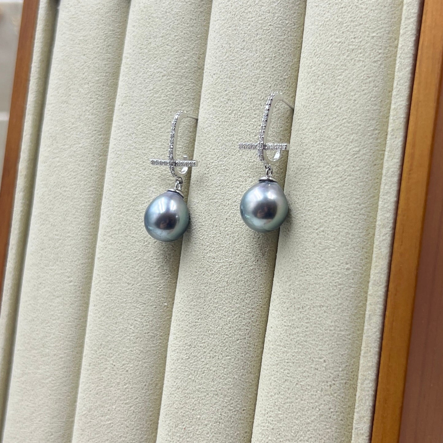 Platinum Gray Black Tahitian Pearl Cross Style Earrings s925