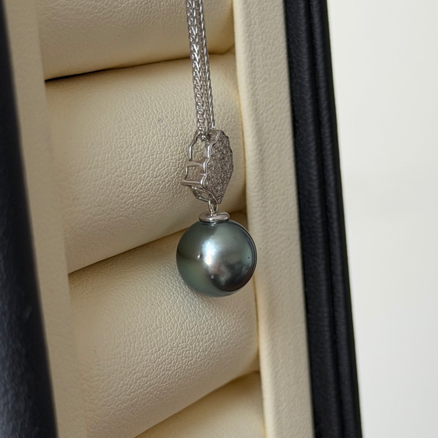 Delicate shell style Black Tahitian s925 necklace s925 9-10mm