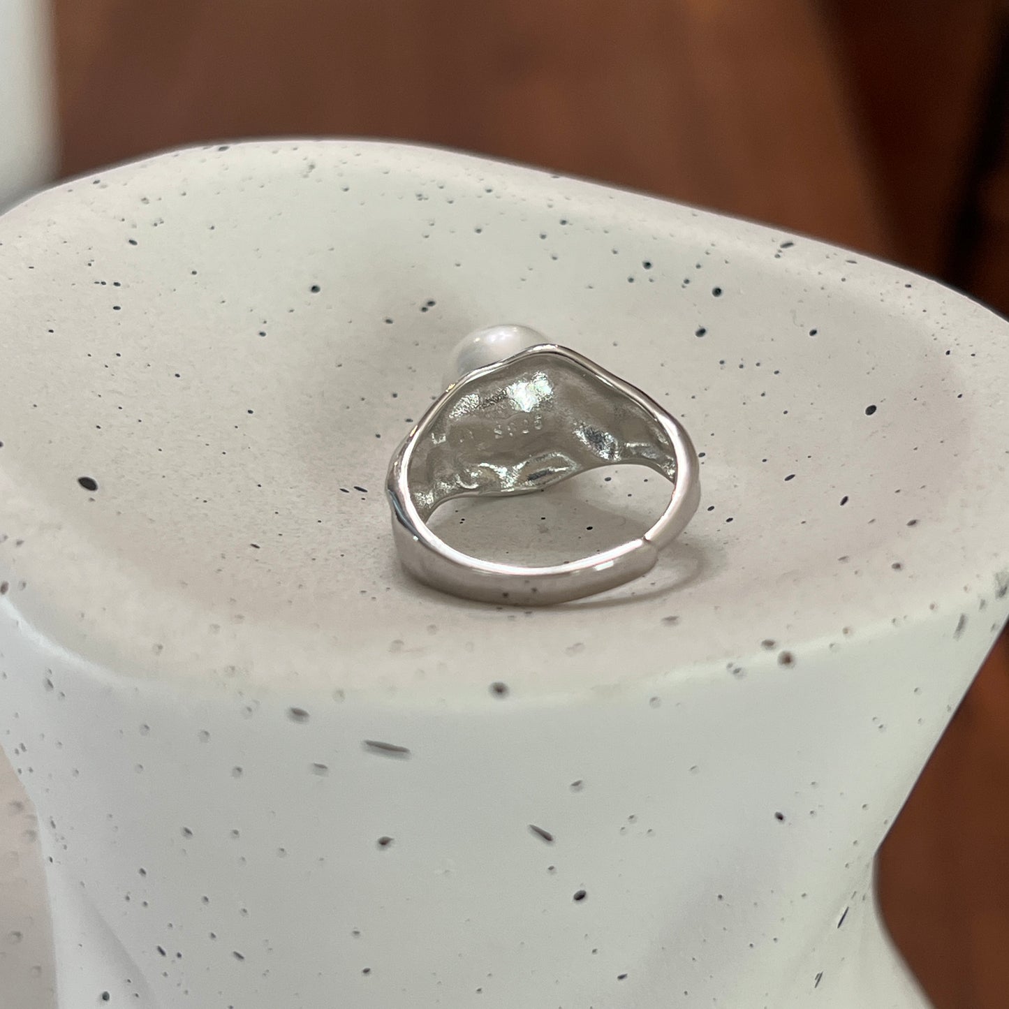 Modern simple 9-10mm Freshwater Edison pearl ring