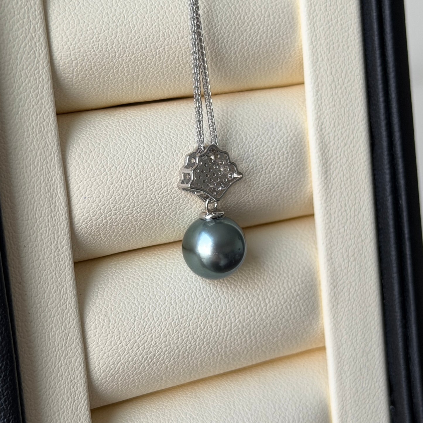 Delicate shell style Black Tahitian s925 necklace s925 9-10mm