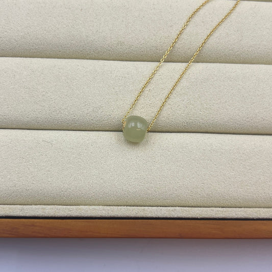 Honey Green Hetian Jade Lulu Au750 cap with free alloy chain