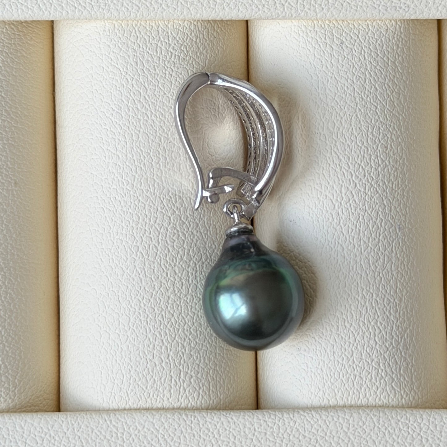 Luxury Shell Style Tear drop Black Tahitian Pearl Stunning luster detachable pendant s925 10.5-11mm