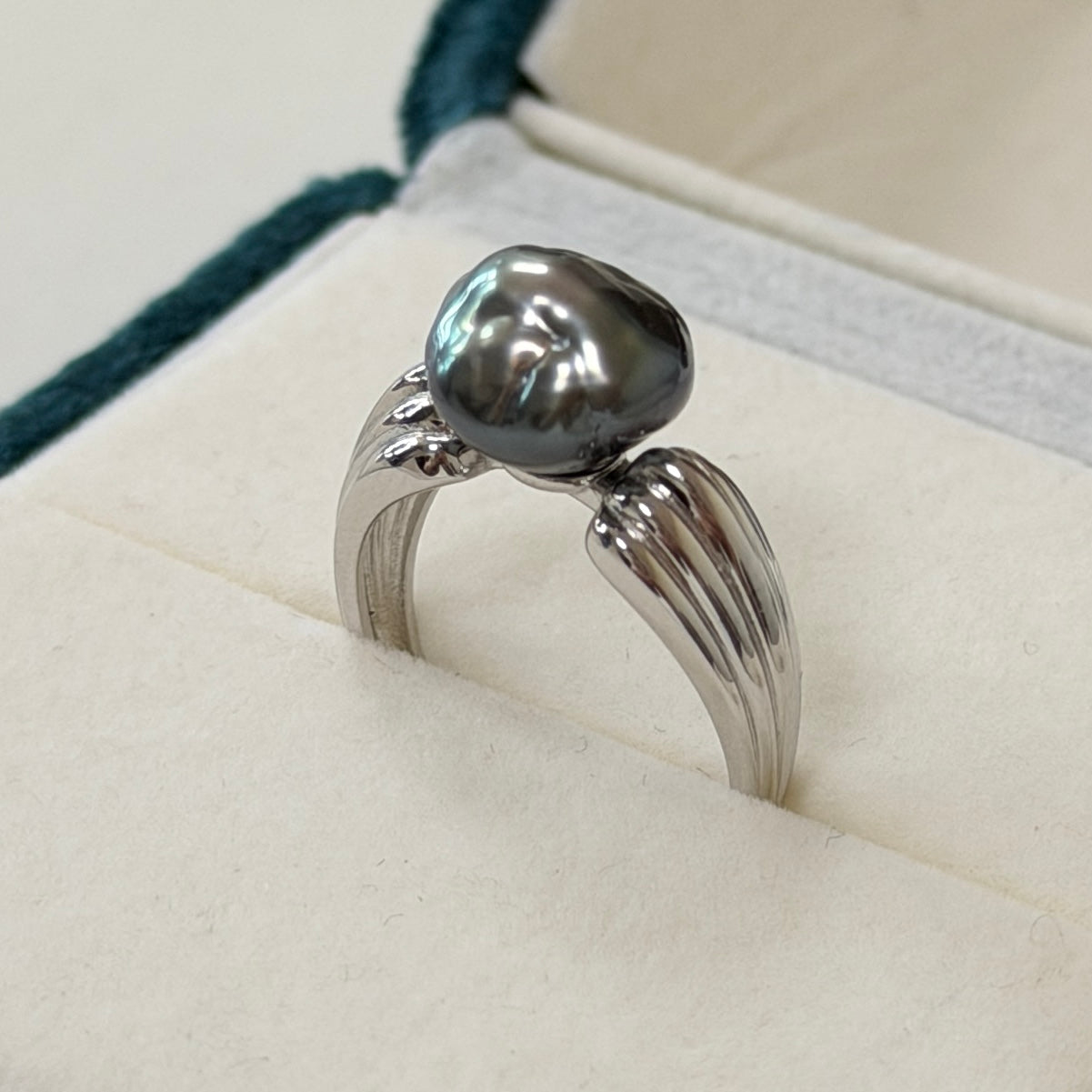 Black Tahitian Huge Keshi ring s925