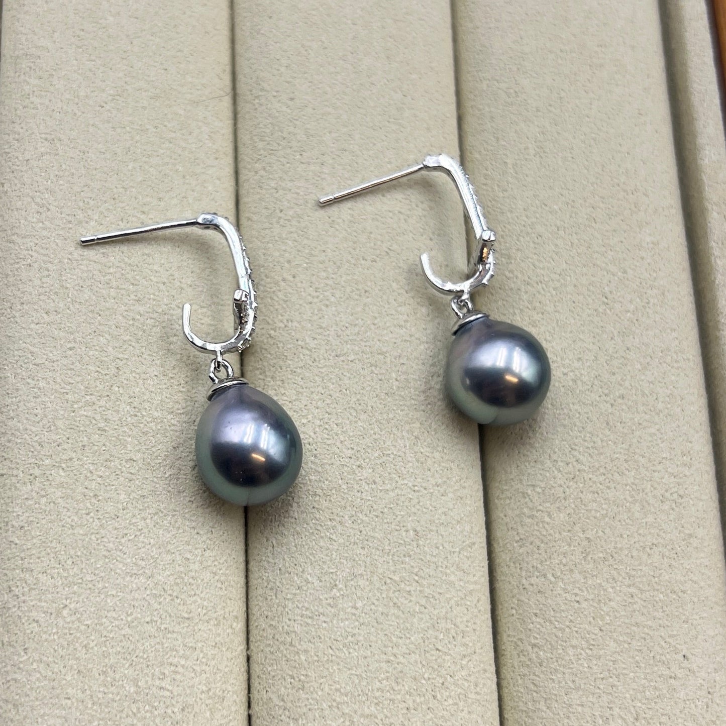 Platinum Gray Black Tahitian Pearl Cross Style Earrings s925
