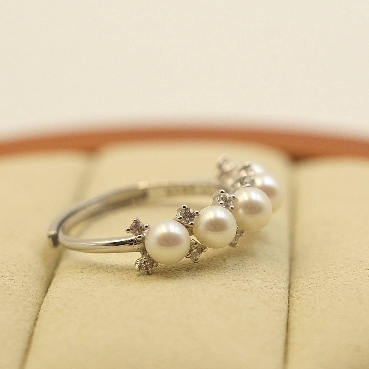 5 freshwater pearls balance ring s925
