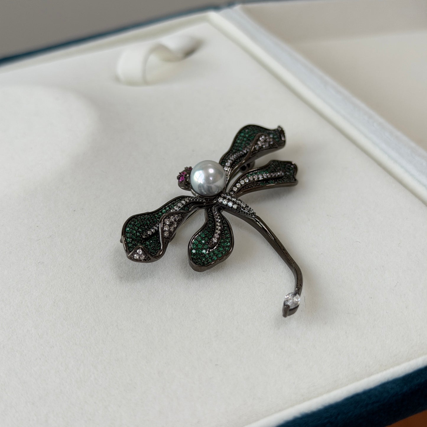 Amazing luster Akoya Pearl Madama color Dragonfly Brooch Alloy