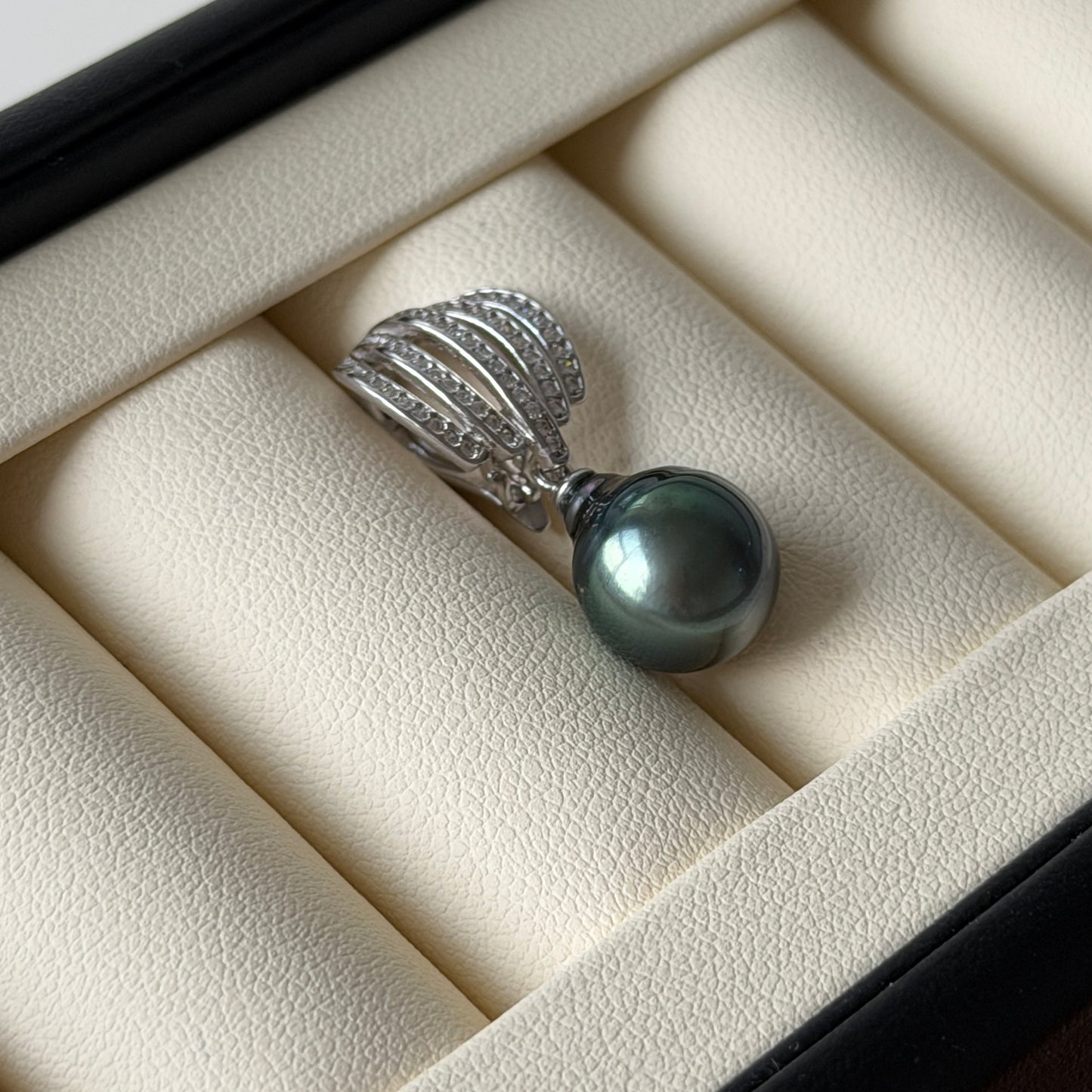 Luxury Shell Style Tear drop Black Tahitian Pearl Stunning luster detachable pendant s925 10.5-11mm