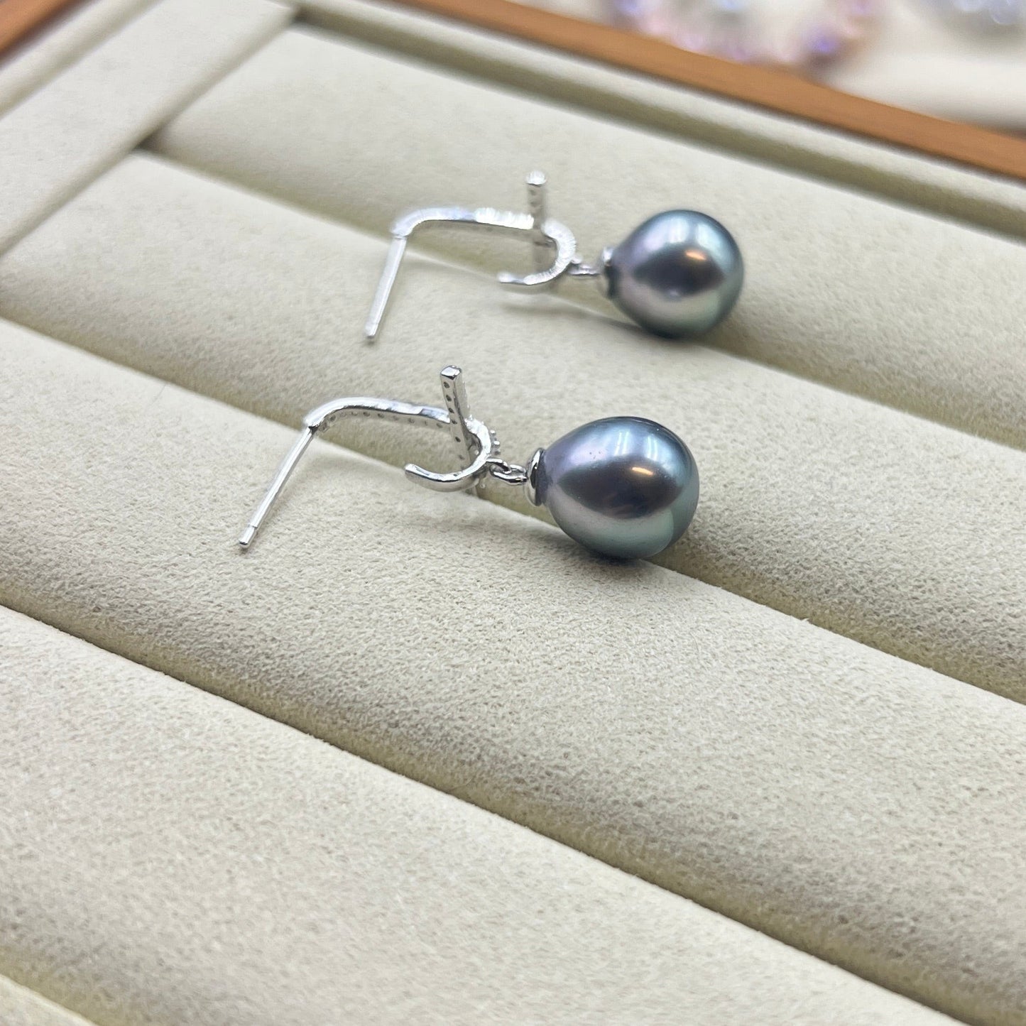 Platinum Gray Black Tahitian Pearl Cross Style Earrings s925