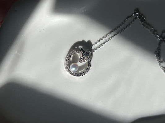 Unique Snake circle design with white freshwater pearl necklace s925