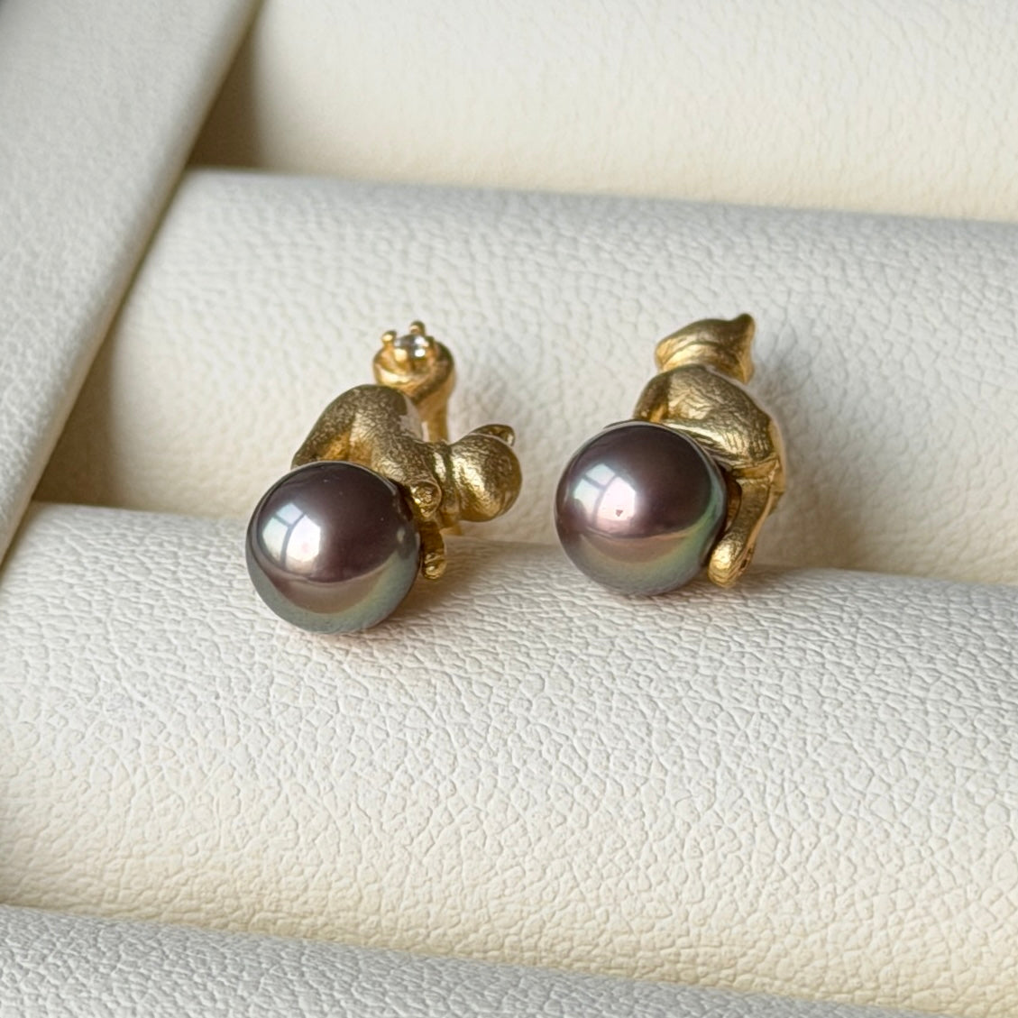 Super cute Kittie Earring studs Matte finish Japanese made s925 Top grade purple pearl 6mm