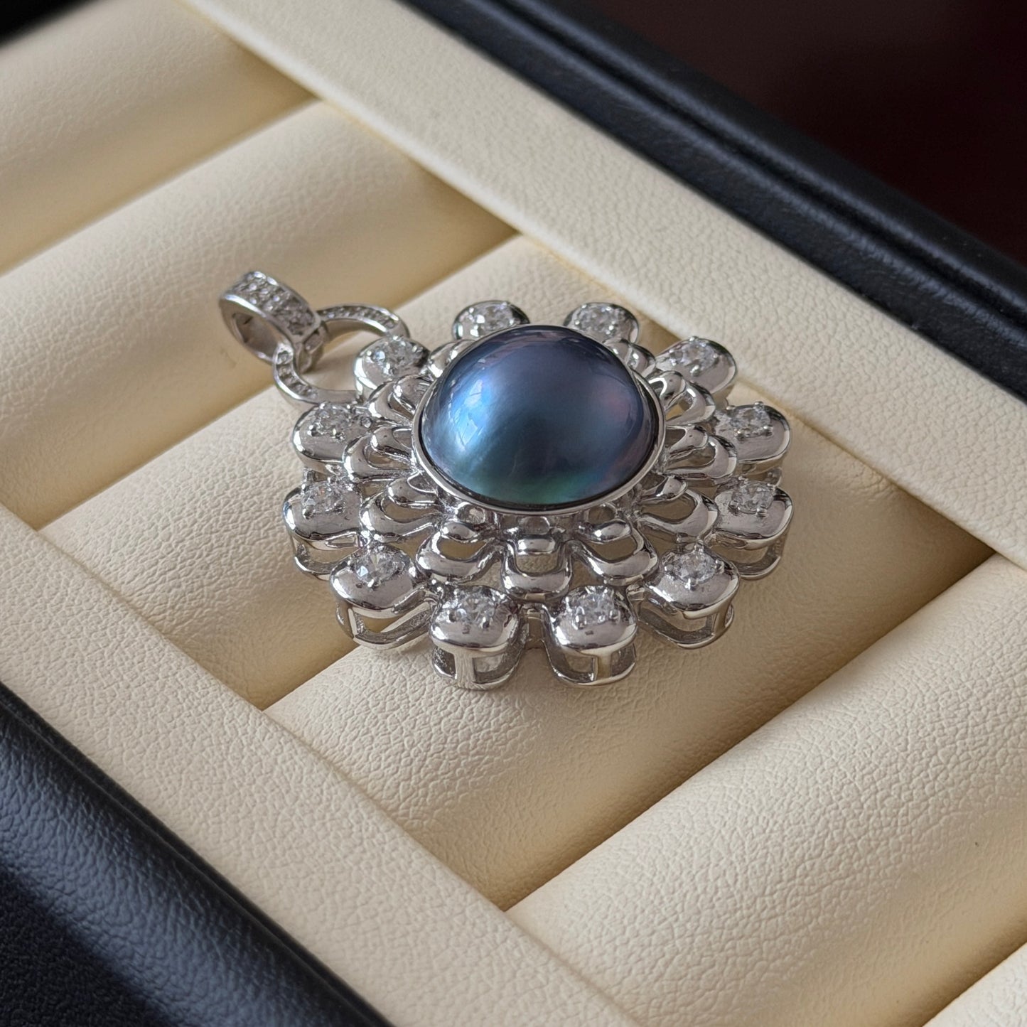 Ocean blue color Seawater Mabe Flower style s925 Pendant Hongkong made Detachable attachment included Mabe size 13mm