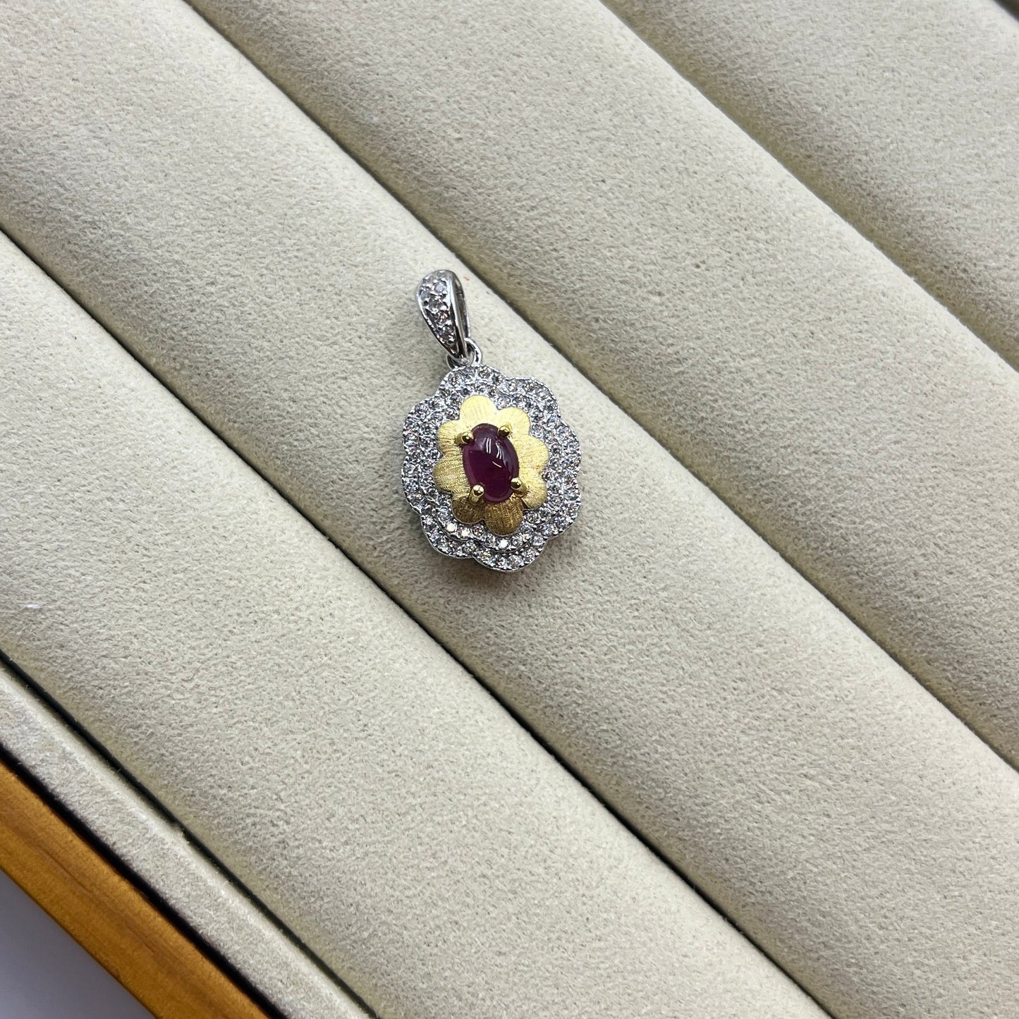 Ruby pendant s925