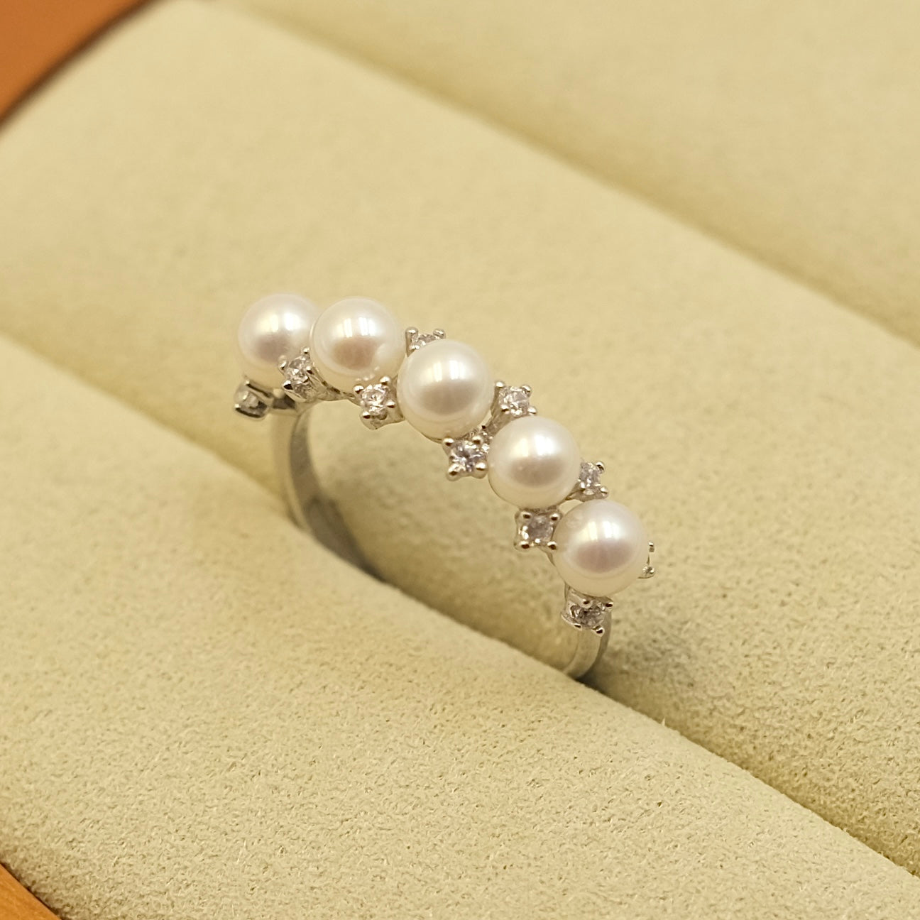 5 freshwater pearls balance ring s925