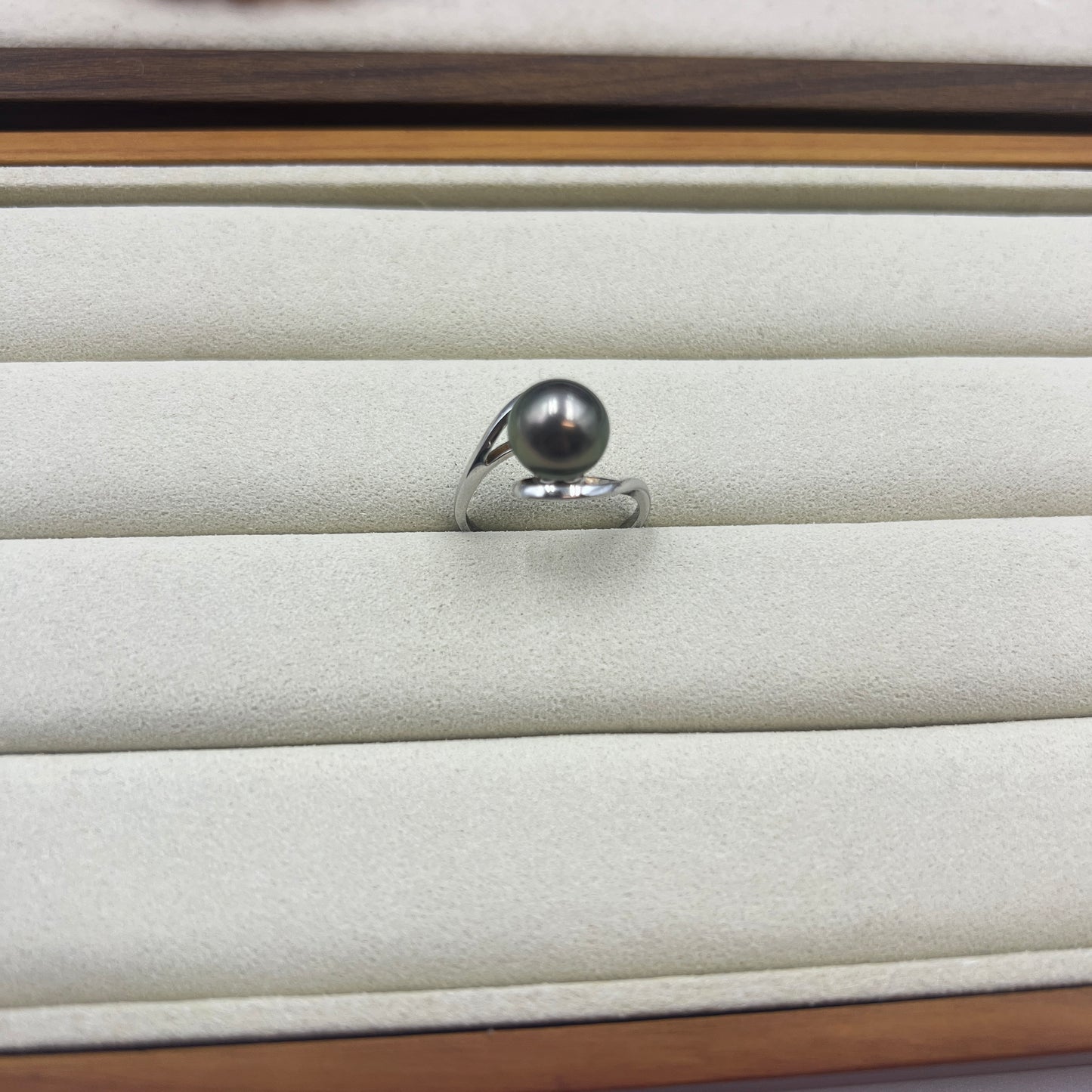 Black Tahitian ring modern 9.5mm s925