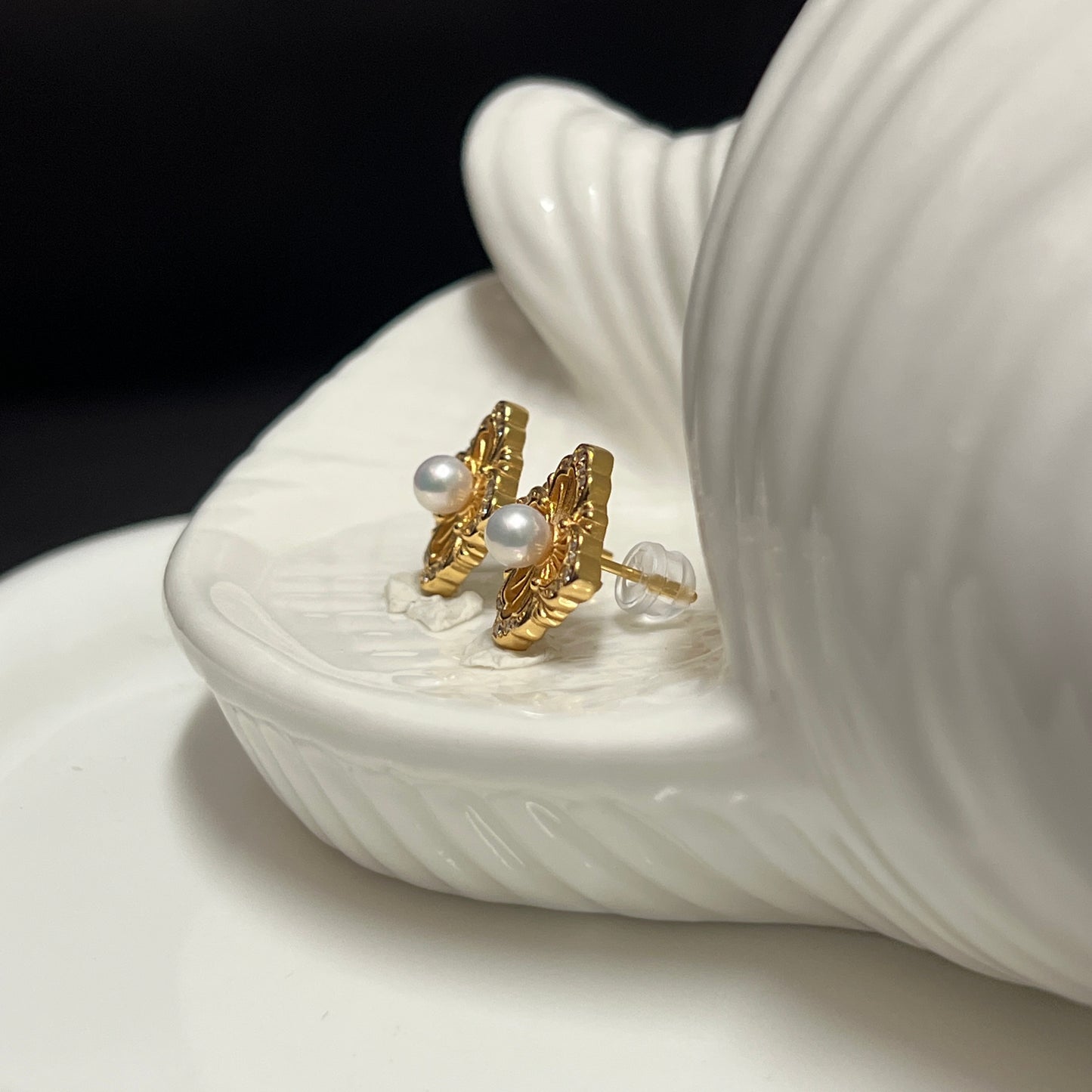 Luxury golden floral Earring with white freshwater pearl 4-5mm s925