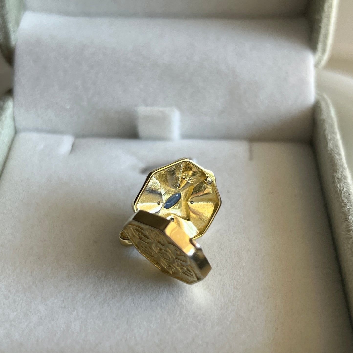 Cute Blue gemstone golden pendant s925 box design vintage style