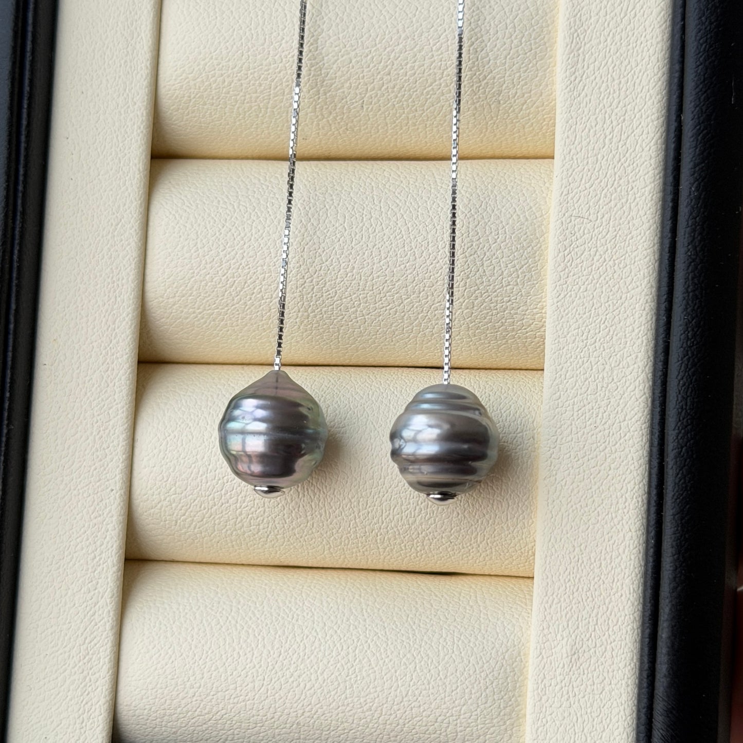 Deal Platinum Grey Black Tahitian pearl earrings Dangling style s925