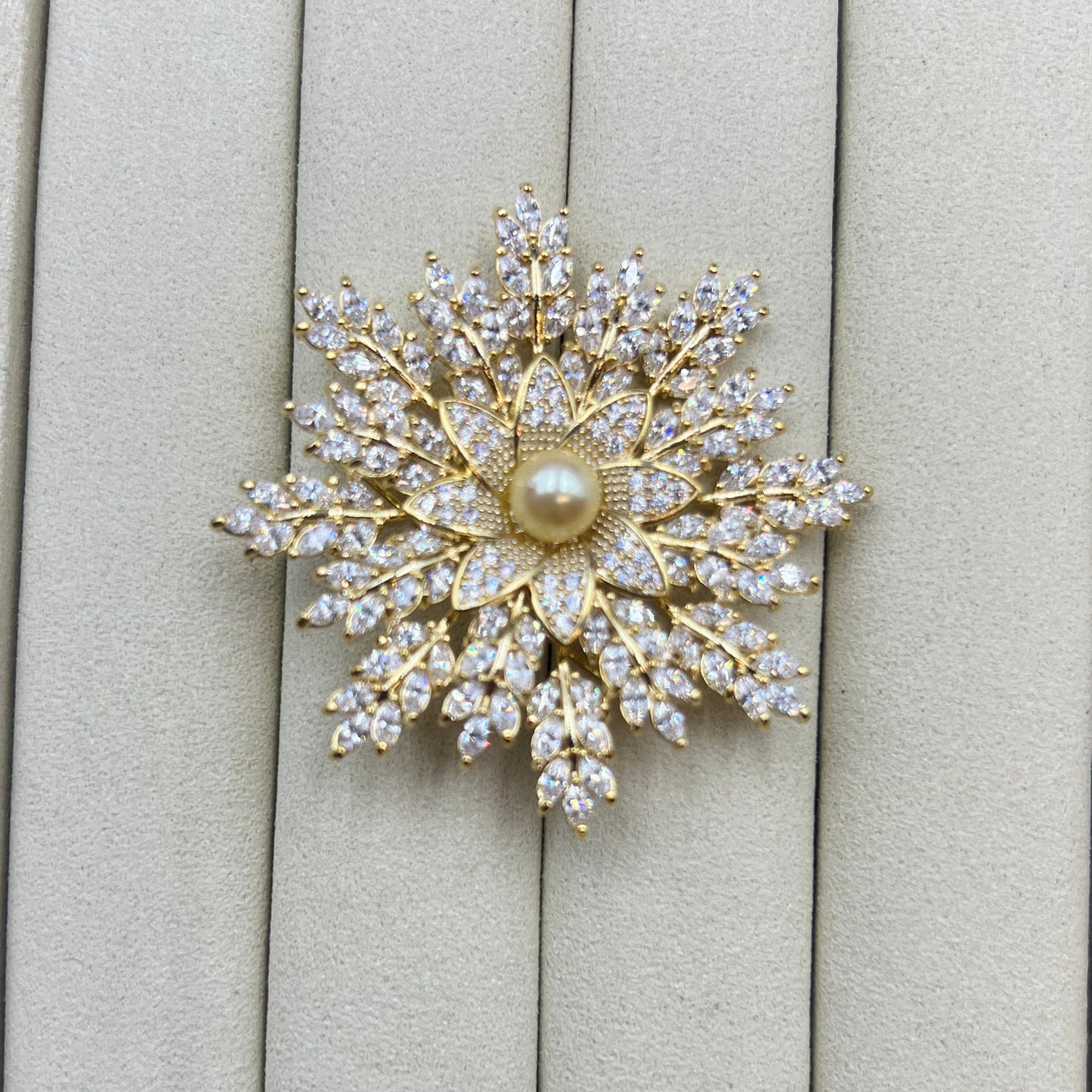 Snowflake golden Akoya Pearl Brooch alloy metal