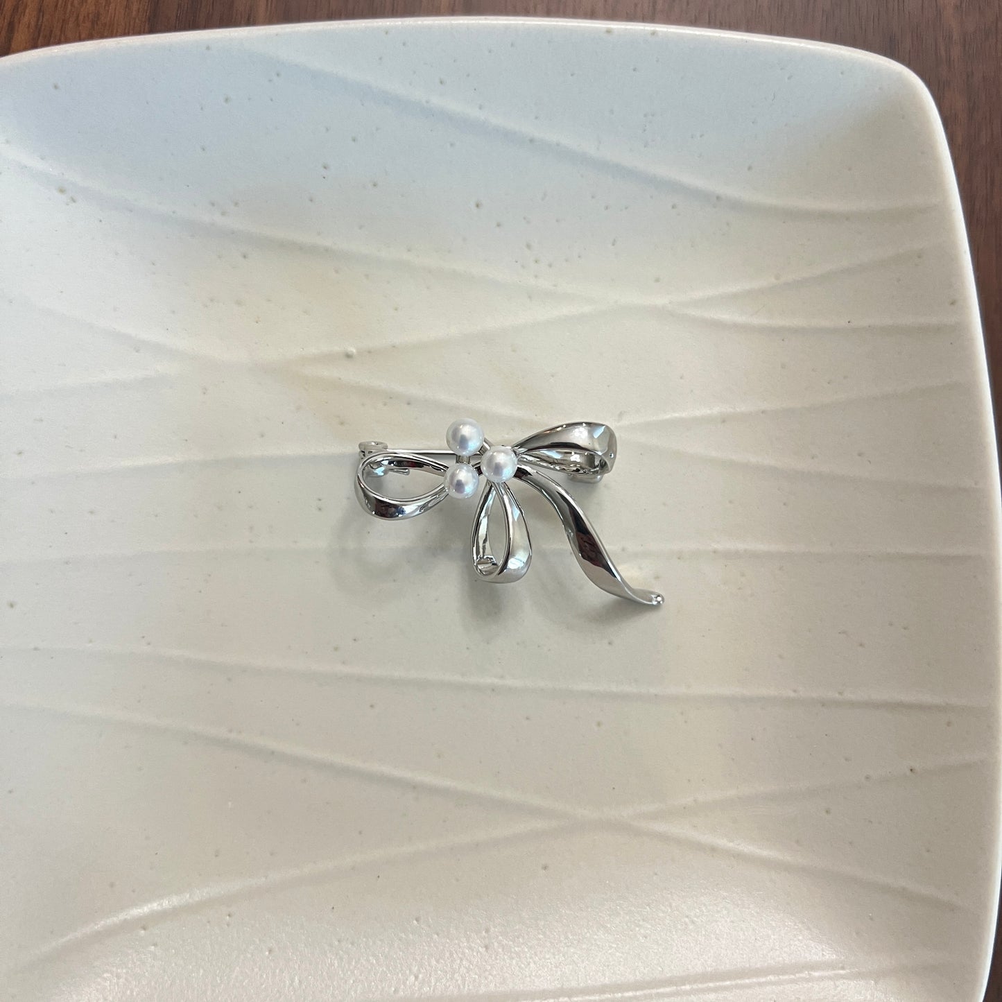 Elegant bouquet brooch with freshwater pearl