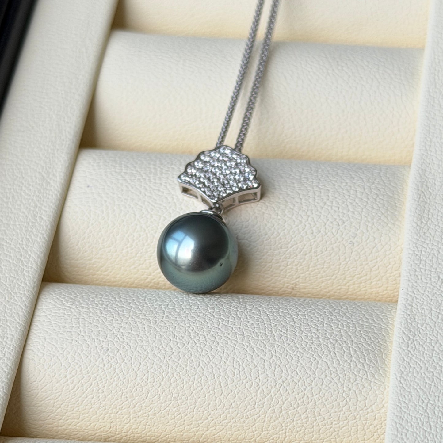 Delicate shell style Black Tahitian s925 necklace s925 9-10mm