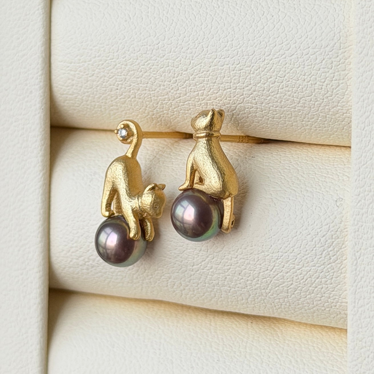 Super cute Kittie Earring studs Matte finish Japanese made s925 Top grade purple pearl 6mm