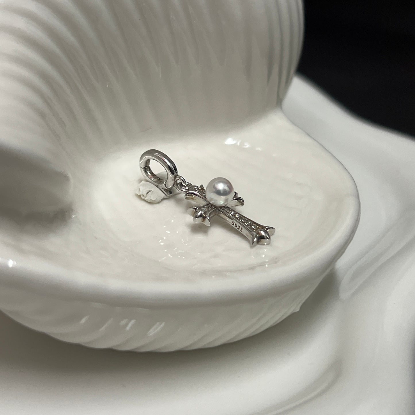 Cool and trendy cross freshwater pearl detachable pendant s925