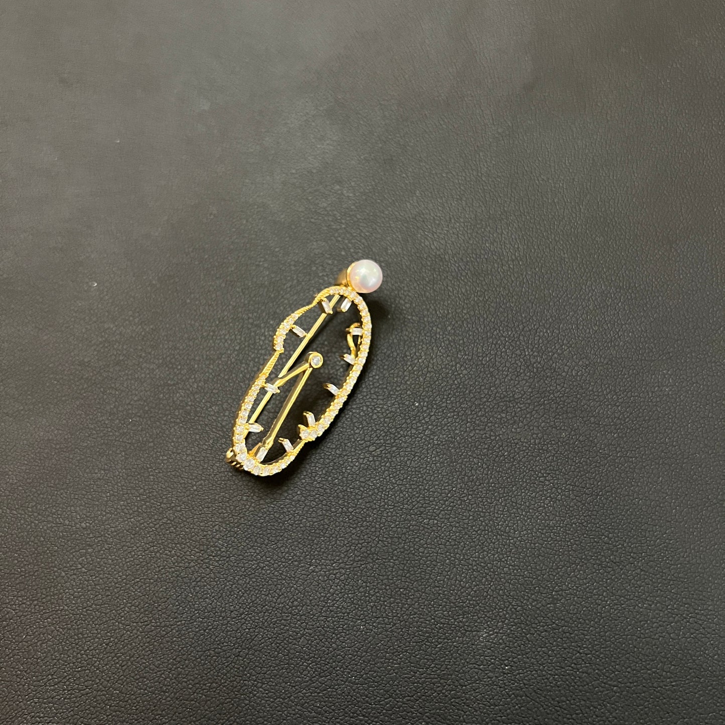 Clock Pearl Brooch Alloy Metal