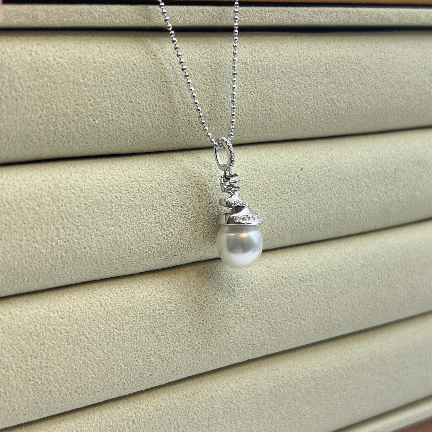 Stunning Australian White Necklace 9-10mm s925