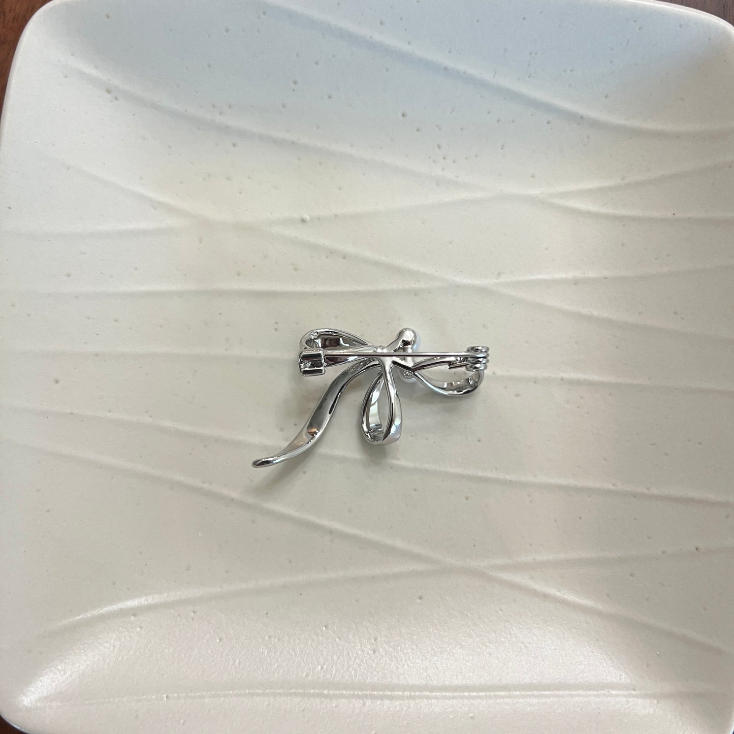 Elegant bouquet brooch with freshwater pearl