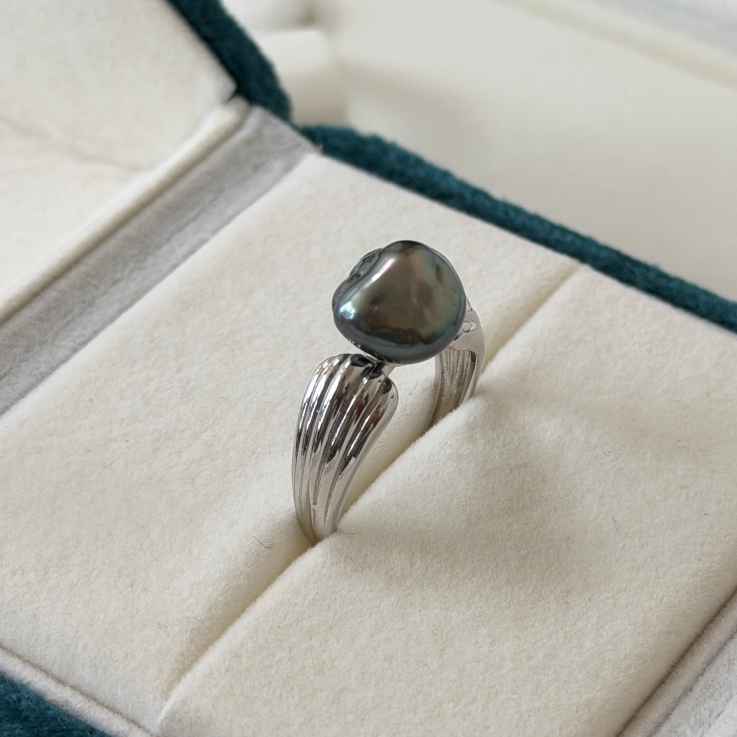 Black Tahitian Huge Keshi ring s925