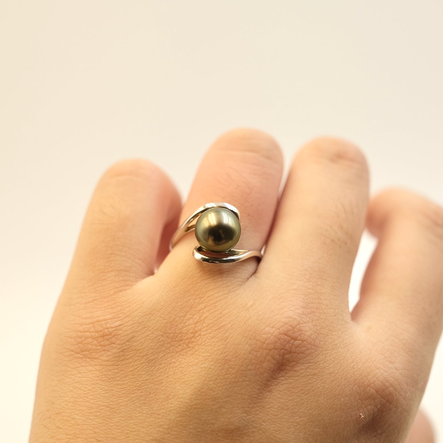 Black Tahitian Pearl with timeless ring band s925