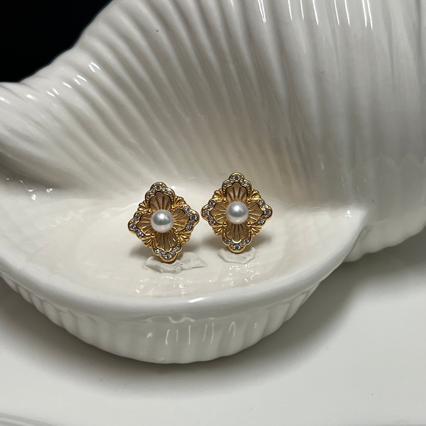 Luxury golden floral Earring with white freshwater pearl 4-5mm s925
