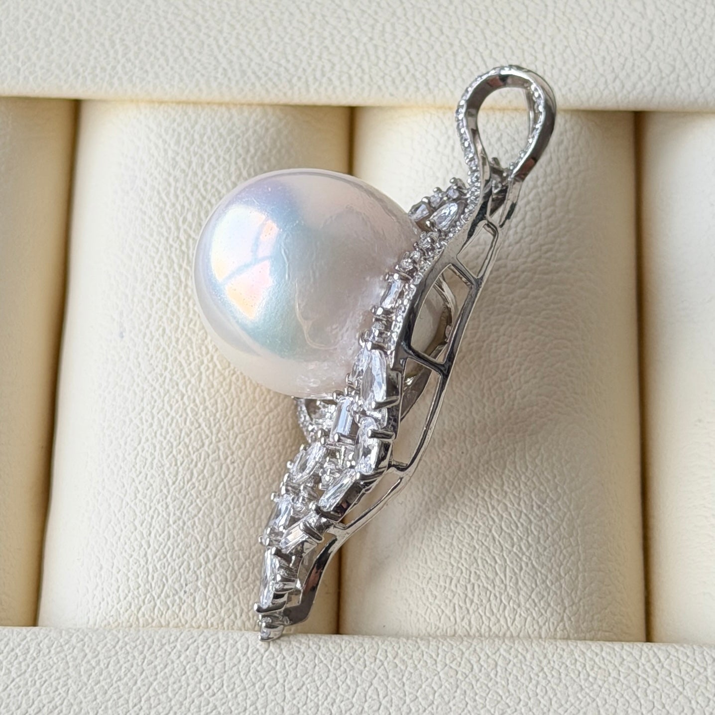 Very delicate sparkle Huge 15mm Metallic luster Edison Frehshwater Pearl pendant s925