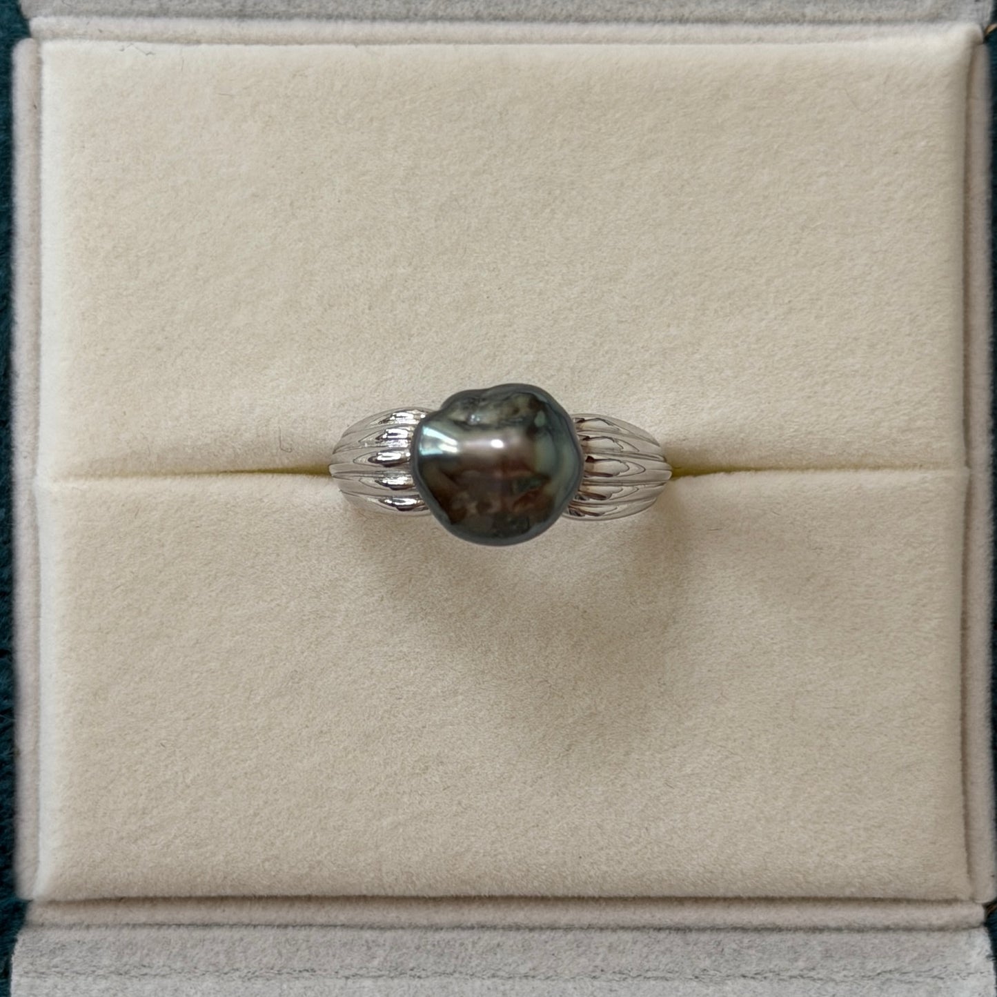 Black Tahitian Huge Keshi ring s925