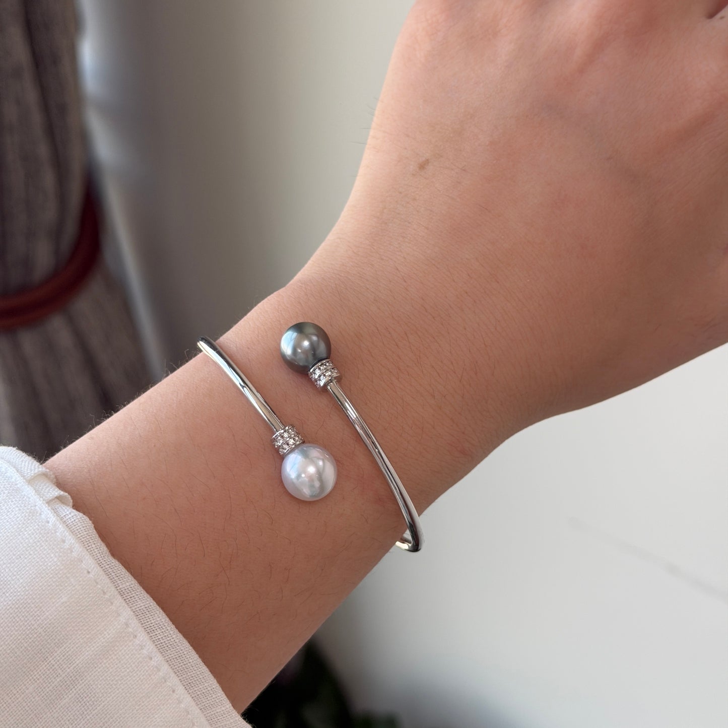 Super deal Black Tahitian and Australian white bangle s925 timeless classic style