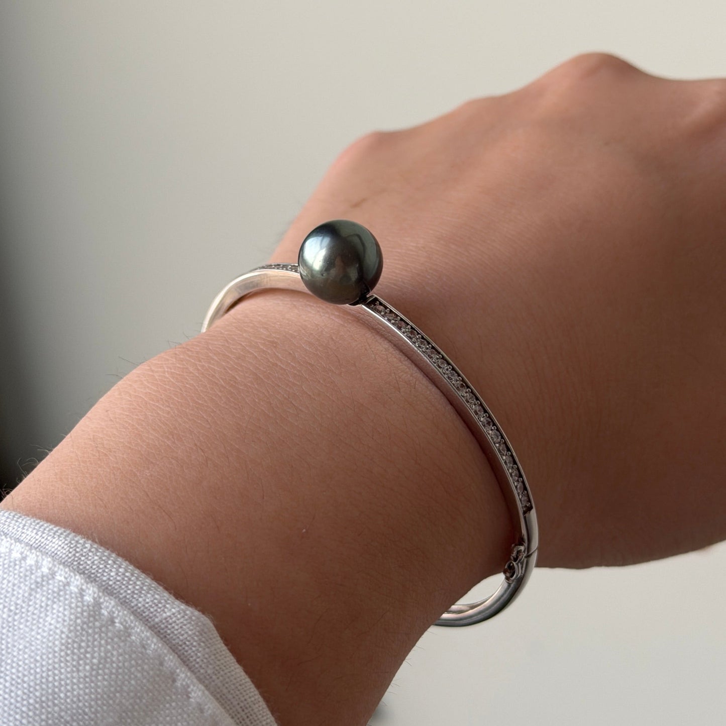 Final sale 10.8mm Black Tahitian Pearl Oval bangle s925